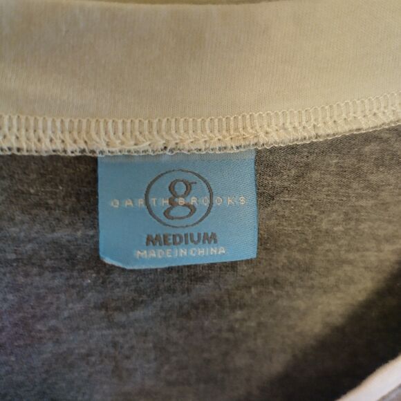 Garth Brooks Stadium Tour Football V Neck T Shirt Womens M Country Cowboy Y2Kc - Picture 3 of 5